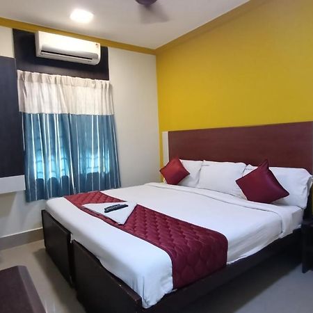 Skyry Hotels Adyar Chennai Exteriör bild