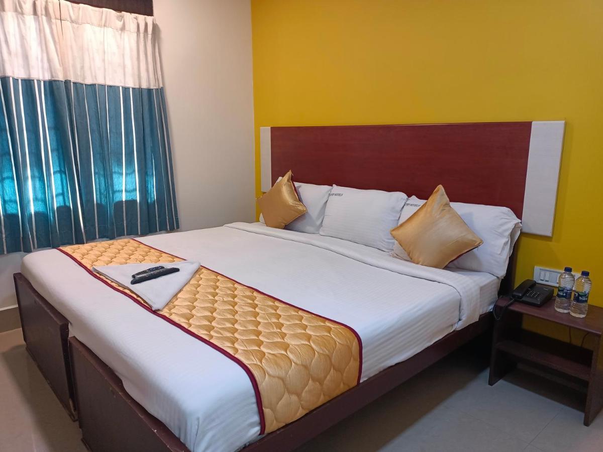 Skyry Hotels Adyar Chennai Exteriör bild