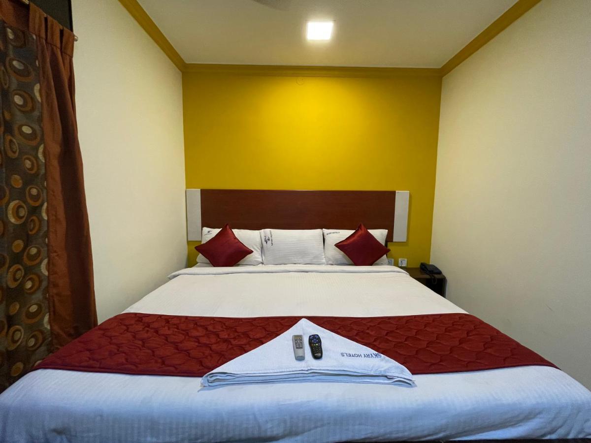 Skyry Hotels Adyar Chennai Exteriör bild