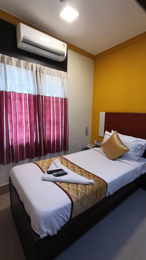 Skyry Hotels Adyar Chennai Exteriör bild