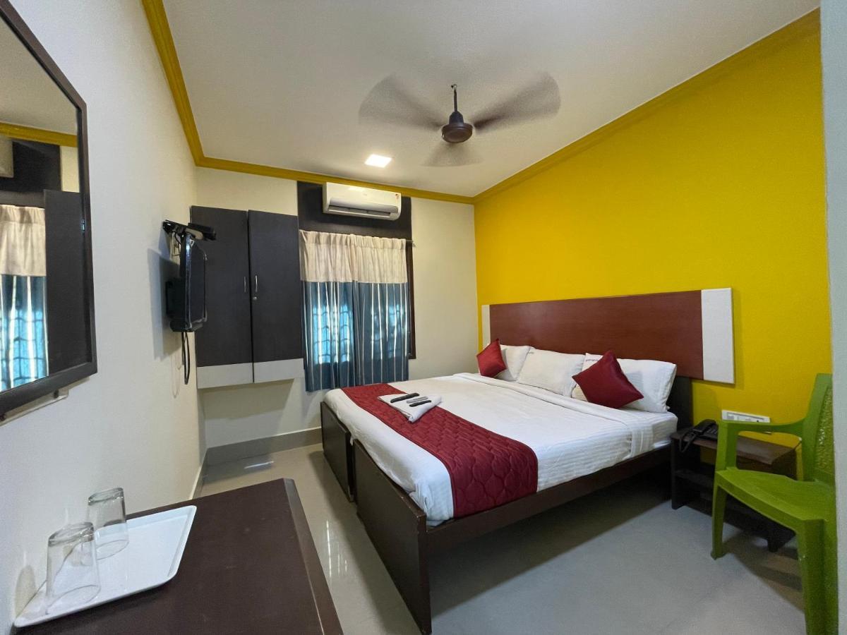 Skyry Hotels Adyar Chennai Exteriör bild