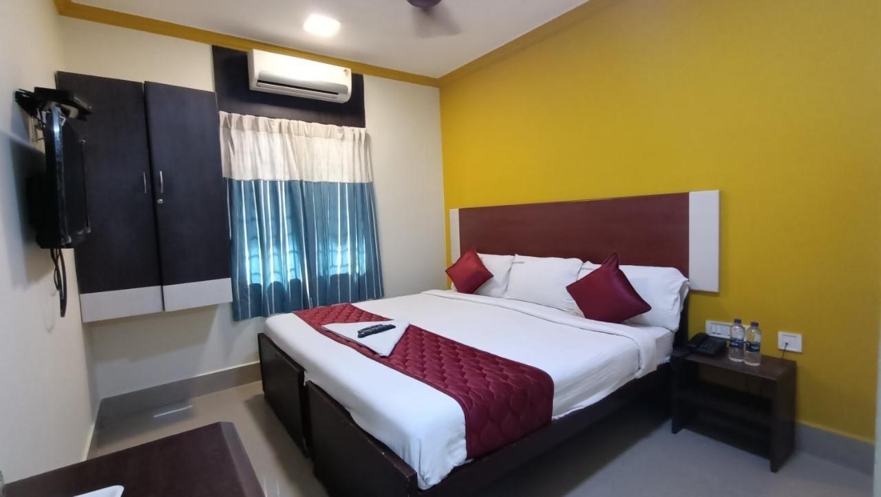Skyry Hotels Adyar Chennai Exteriör bild